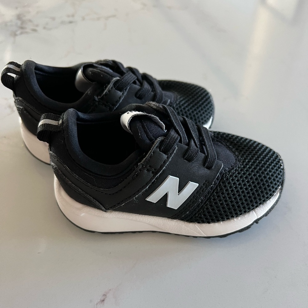 New Balance 247 Baby / Toddler size 4 (baby/walker) Excellent condition